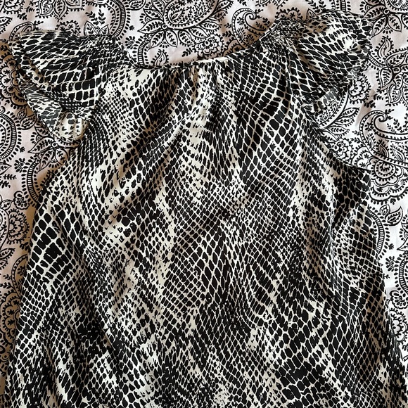 Women’s Kenneth Cole REACTION top - Picture 3 of 6